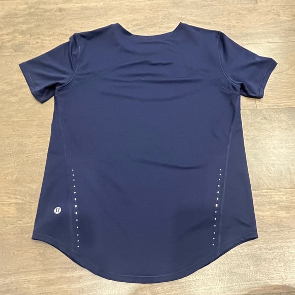 women’s lululemon athletic t shirt - Picture 2 of 3